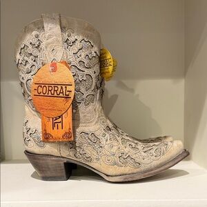 Corral Light Tan Embroidered Western Boots